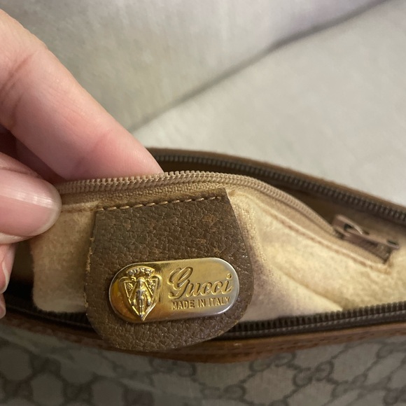 Gucci Beige Monogram Shoulder Bag - Picture 3 of 11